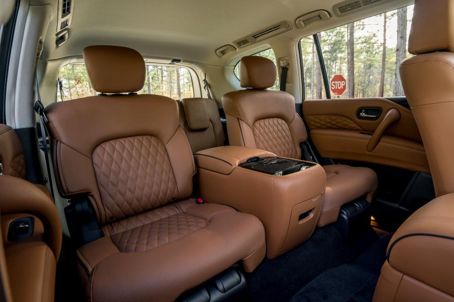 Интерьер Infiniti QX80 5.6 2018 года  (фото 74 из 117)